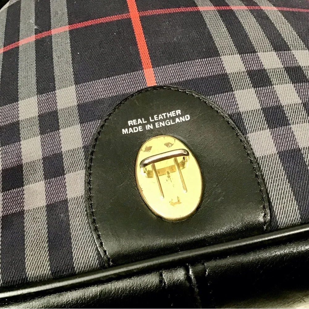 Burberry Travel Bags - Picture 10 of 16